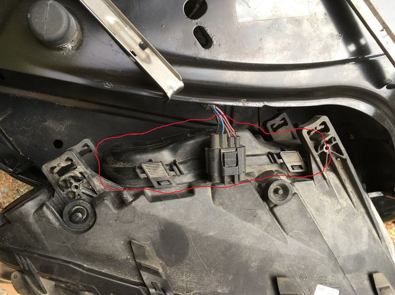 This whole cover comes off, exposing the bulbs inside. Too easy from there to make it worth taking pictures.
